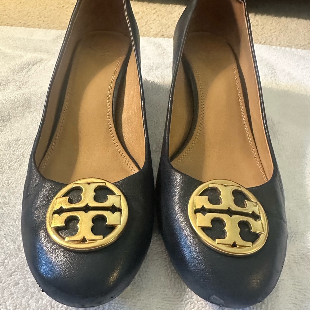 Tory Burch Navy Leather Pumps with Gold Emblem